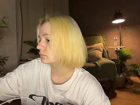 Snapshot of MoonIvy_ chatting on 14, 6, 2026 MoonIvy online show from 14, 6, 2026