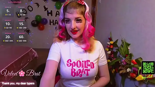 Snapshot of QueenInSilence chatting on 2, 11, 2025 QueenInSilence online show from 2, 11, 2025