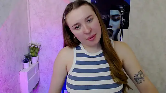 JuliaTopp  online show from 12, 2, 2026