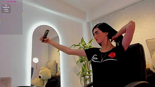 lily cash1 online show from 25, 2, 2026