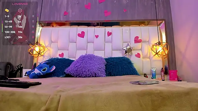 Foxxy Doll online show from 6, 3, 2026