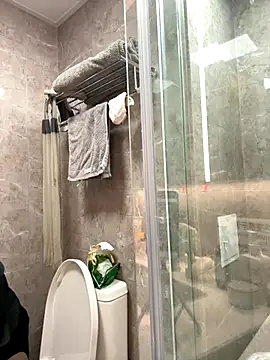 anna yngs online show from 8, 10, 2025