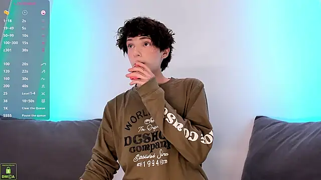 Snapshot of ColeStorm chatting on 8, 10, 2025 ColeStorm online show from 8, 10, 2025