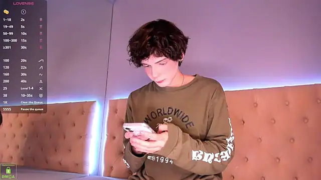 Snapshot of ColeStorm chatting on 25, 10, 2025 ColeStorm online show from 25, 10, 2025