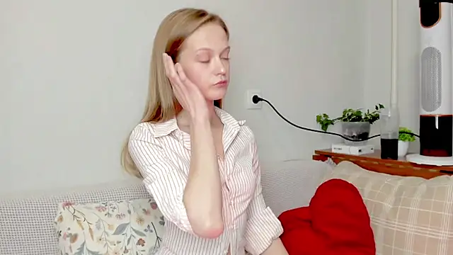 Kara smalltits online show from 13, 5, 2026