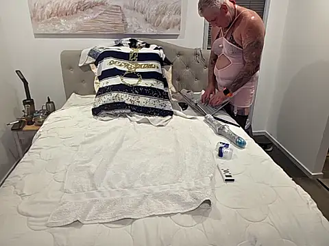 iamthepublickmasterbater online show from 12, 4, 2026