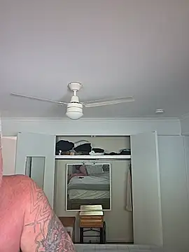 iamthepublickmasterbater online show from 18, 6, 2026