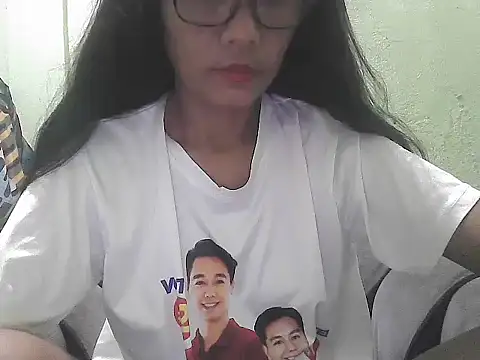 Snapshot of HotLadyPinay32 chatting on 30, 11, 2025 HotLadyPinay32 online show from 30, 11, 2025