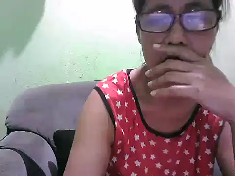 Snapshot of HotLadyPinay32 chatting on 4, 6, 2026 HotLadyPinay32 online show from 4, 6, 2026