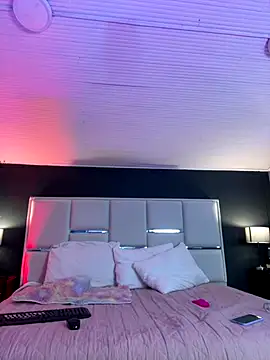 Snapshot of BellaFernandez__ chatting on 1, 10, 2025 BellaFernandez online show from 1, 10, 2025