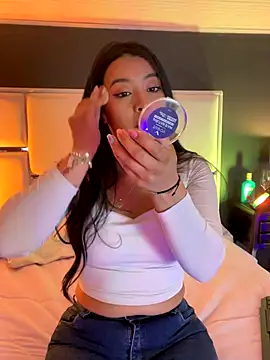 Snapshot of BellaFernandez__ chatting on 8, 11, 2025 BellaFernandez online show from 8, 11, 2025