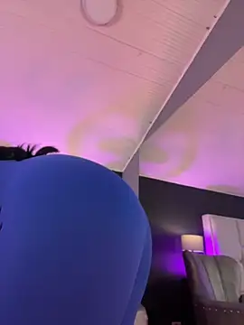 BellaFernandez   online show from 24, 4, 2026