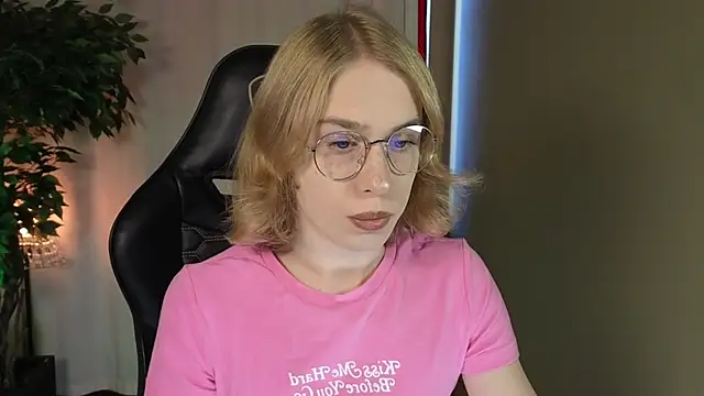 Snapshot of BarbieRichy chatting on 12, 9, 2025 BarbieRichy online show from 12, 9, 2025