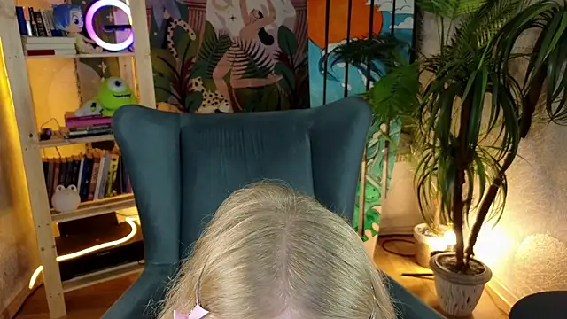 Snapshot of BarbieRichy chatting on 18, 9, 2025 BarbieRichy online show from 18, 9, 2025