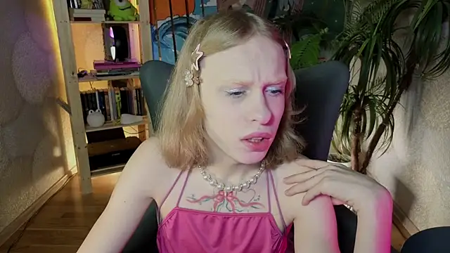 Snapshot of BarbieRichy chatting on 19, 10, 2025 BarbieRichy online show from 19, 10, 2025