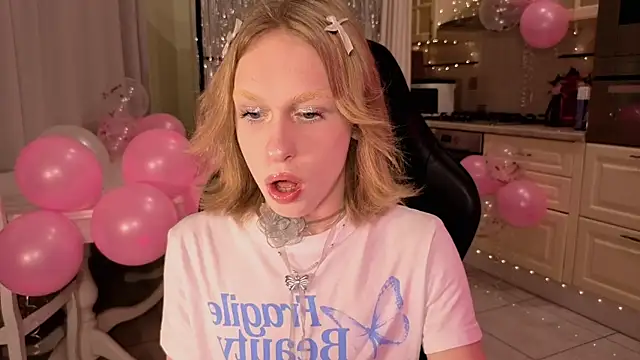 Snapshot of BarbieRichy chatting on 24, 10, 2025 BarbieRichy online show from 24, 10, 2025