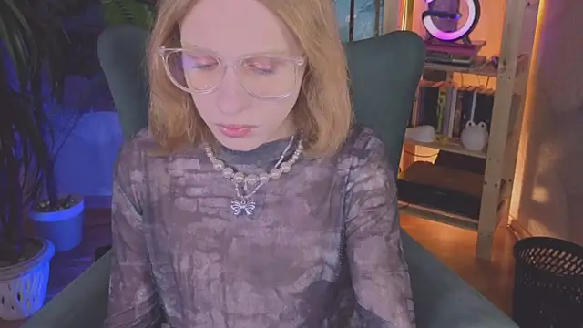 Snapshot of BarbieRichy chatting on 14, 11, 2025 BarbieRichy online show from 14, 11, 2025