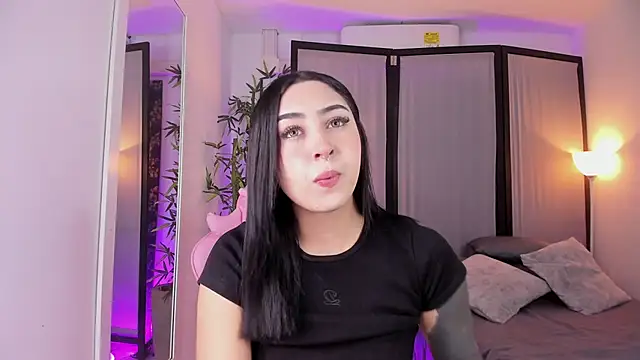 Snapshot of ChloeShade chatting on 31, 10, 2025 ChloeShade online show from 31, 10, 2025