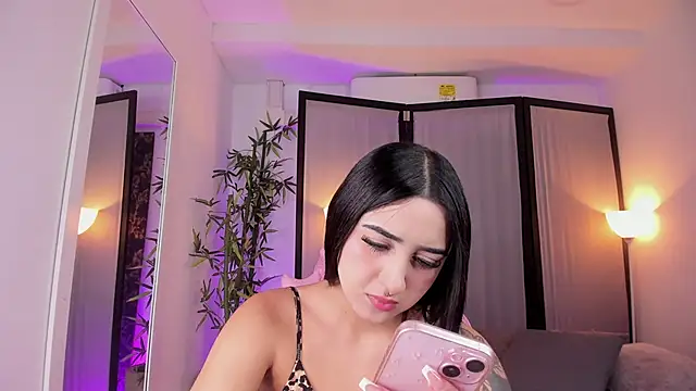 Snapshot of ChloeShade chatting on 7, 11, 2025 ChloeShade online show from 7, 11, 2025