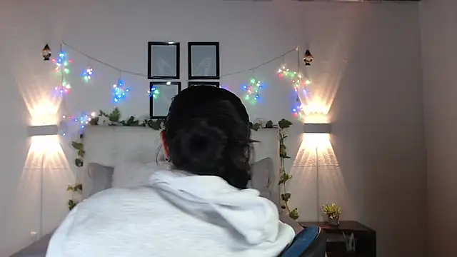 Megan 05  online show from 27, 4, 2026