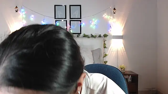 Megan 05  online show from 28, 4, 2026