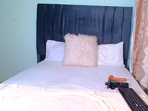 Snapshot of KINKYBOOTI22 chatting on 14, 12, 2025 KINKYBOOTI22 online show from 14, 12, 2025