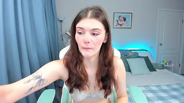 Zoe Vee online show from 4, 10, 2025