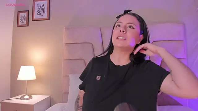 angelica cross  online show from 21, 4, 2026