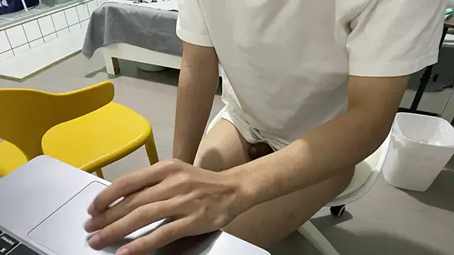 Snapshot of cily chatting on 17, 11, 2025 cily online show from 17, 11, 2025