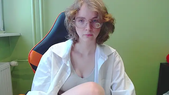 Snapshot of juicyPenny chatting on 12, 5, 2026 juicyPenny online show from 12, 5, 2026