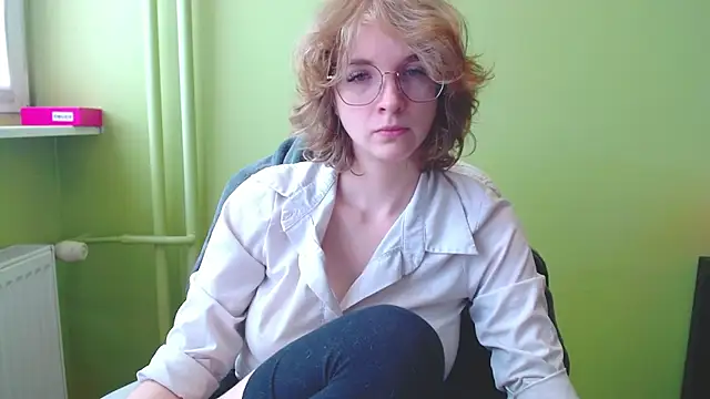 Snapshot of juicyPenny chatting on 24, 5, 2026 juicyPenny online show from 24, 5, 2026
