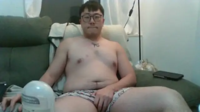Snapshot of KaylanBMB chatting on 8, 5, 2026 KaylanBMB online show from 8, 5, 2026