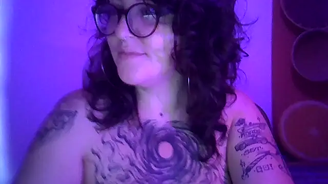 Snapshot of Blue_Liz chatting on 23, 9, 2025 Blue Liz online show from 23, 9, 2025