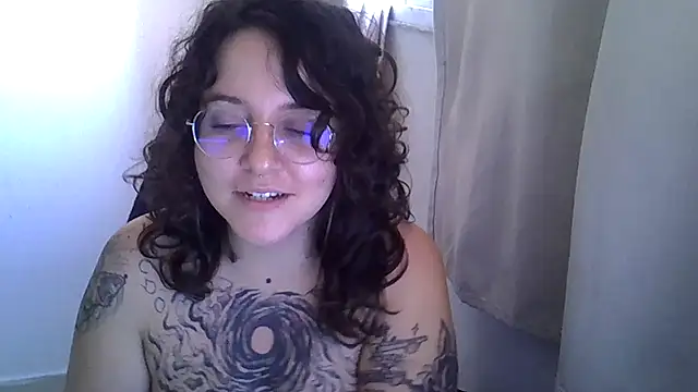 Snapshot of Blue_Liz chatting on 12, 10, 2025 Blue Liz online show from 12, 10, 2025