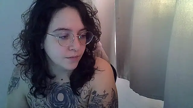 Snapshot of Blue_Liz chatting on 24, 10, 2025 Blue Liz online show from 24, 10, 2025