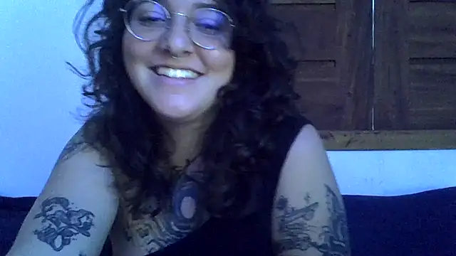 Snapshot of Blue_Liz chatting on 25, 11, 2025 Blue Liz online show from 25, 11, 2025