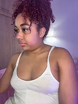 Snapshot of _Zahara_ chatting on 3, 10, 2025 Zahara online show from 3, 10, 2025