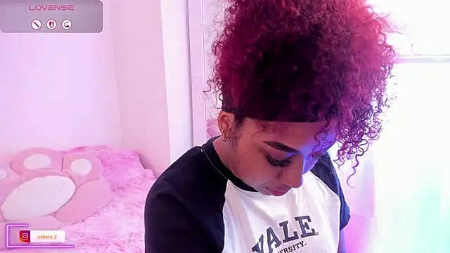 Snapshot of _Zahara_ chatting on 11, 10, 2025 Zahara online show from 11, 10, 2025