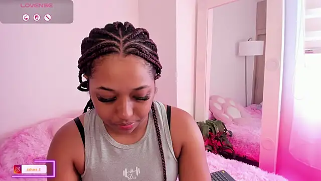 Snapshot of _Zahara_ chatting on 27, 10, 2025 Zahara online show from 27, 10, 2025