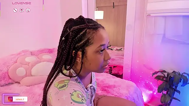 Snapshot of _Zahara_ chatting on 12, 11, 2025 Zahara online show from 12, 11, 2025