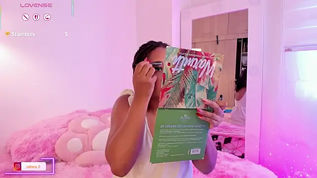 Snapshot of _Zahara_ chatting on 22, 11, 2025 Zahara online show from 22, 11, 2025