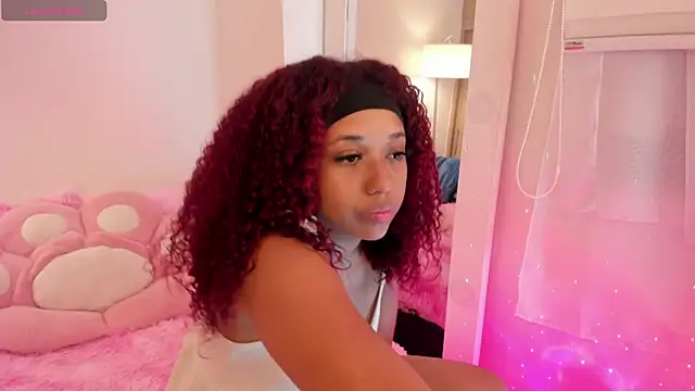 Snapshot of _Zahara_ chatting on 15, 12, 2025 Zahara online show from 15, 12, 2025