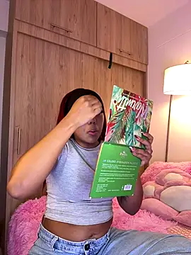 Snapshot of _Zahara_ chatting on 22, 12, 2025 Zahara online show from 22, 12, 2025