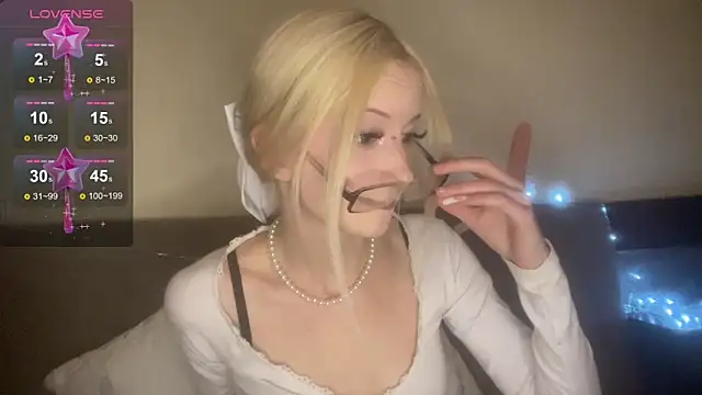 kittywithu online show from 19, 11, 2025