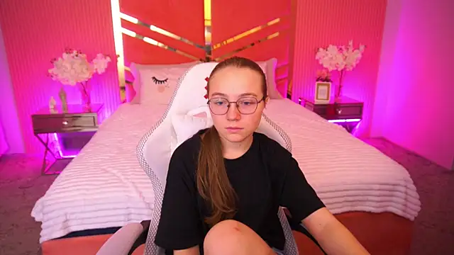 ArrinaWairr online show from 9, 10, 2025