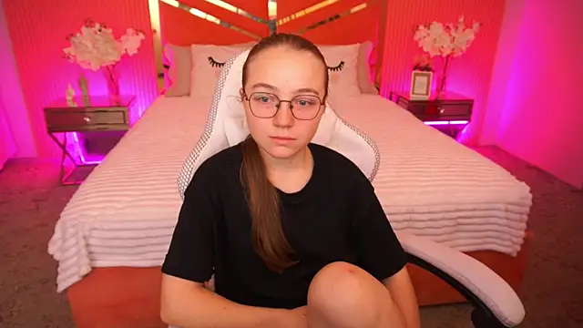 ArrinaWairr online show from 10, 10, 2025