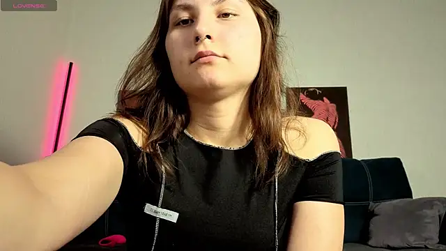 Snapshot of TrixiBell chatting on 13, 5, 2026 TrixiBell online show from 13, 5, 2026