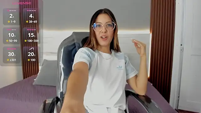 Snapshot of Emmy_Meadows chatting on 22, 9, 2025 Emmy Meadows online show from 22, 9, 2025