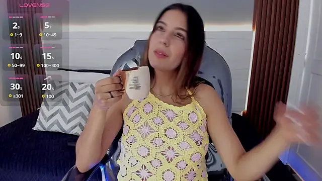 Snapshot of Emmy_Meadows chatting on 2, 10, 2025 Emmy Meadows online show from 2, 10, 2025