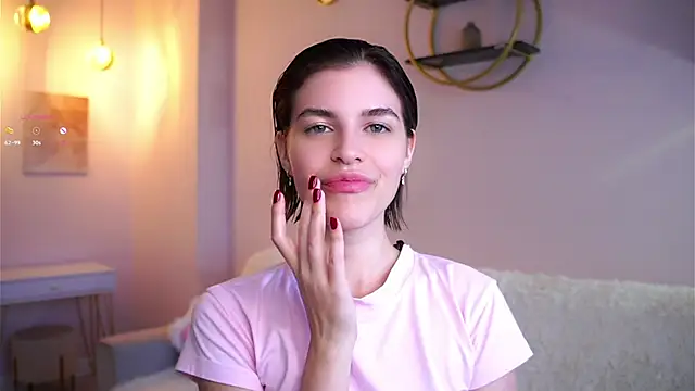 Snapshot of EleneButton chatting on 28, 9, 2025 EleneButton online show from 28, 9, 2025